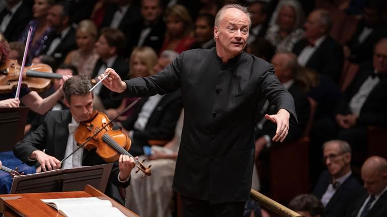 Noseda conducting the National Symphony Orchestra at the Kennedy Center